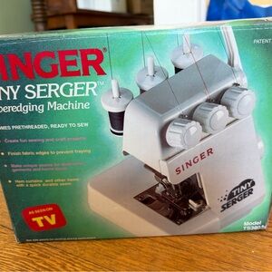 Singer Tiny Serger Electric Overedging Machine BRAND NEW IN BOX Unused All Parts